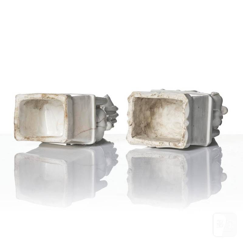 Two blanc de chine figures of buddhist lions/joss stick holders, - 图10
